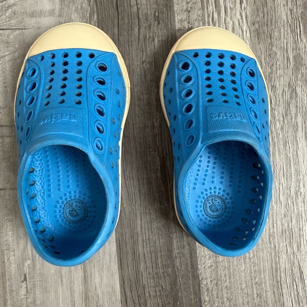 Native Shoes Kids Blue and Cream Water Shoes